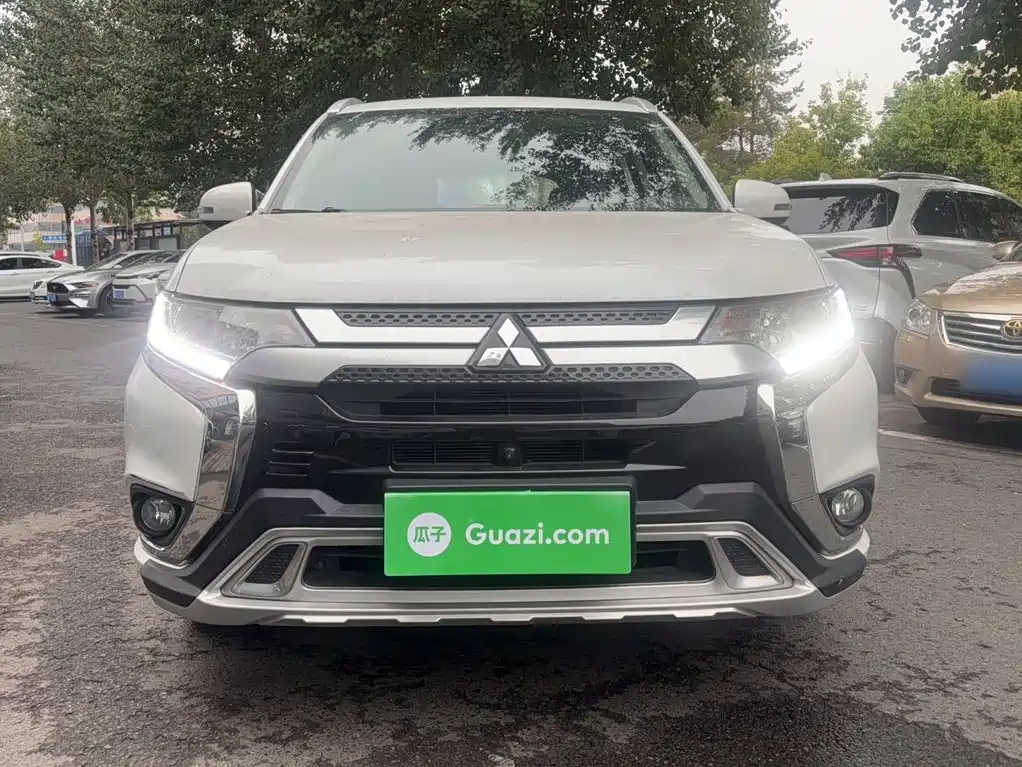 Mitsubishi Outlander — фото 8