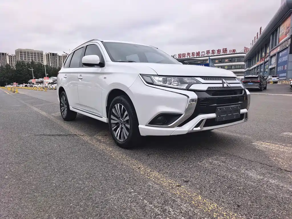 Mitsubishi Outlander — фото 3