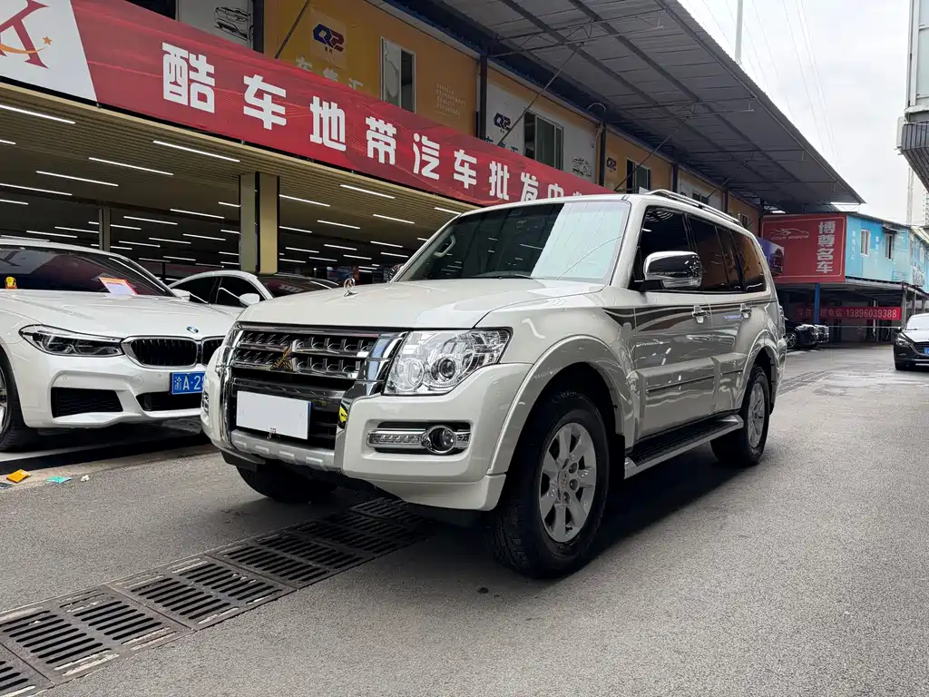 Mitsubishi Pajero (Import) — фото 4