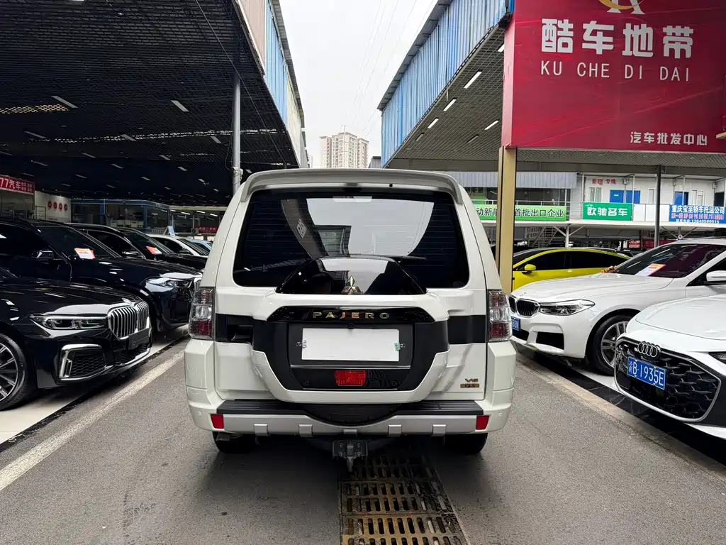 Mitsubishi Pajero (Import) — фото 6