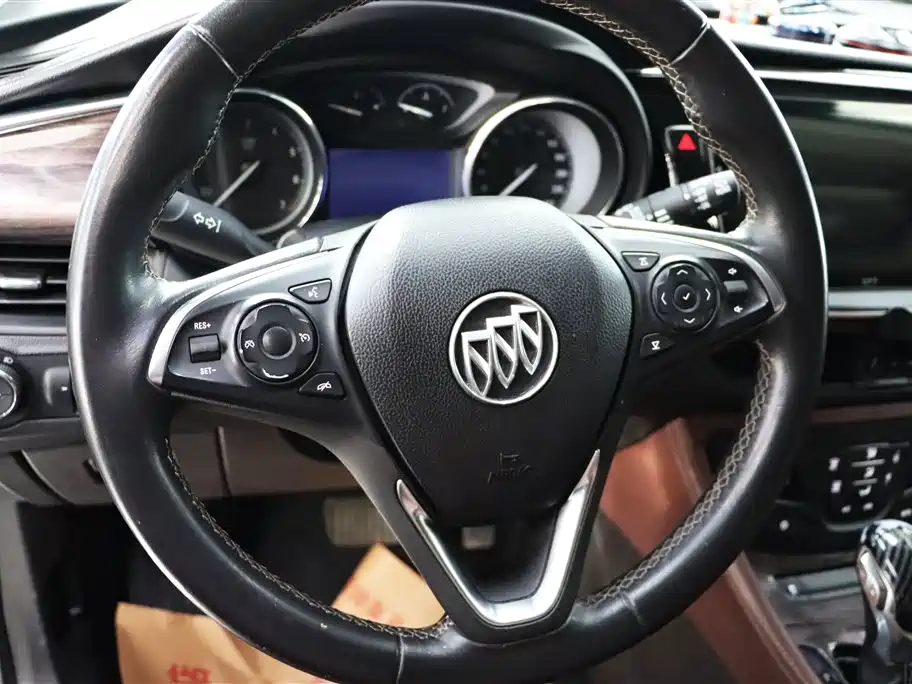 Buick Envision Plus — фото 15