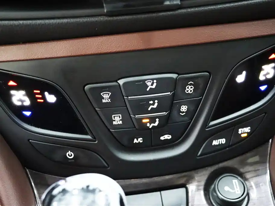 Buick Envision Plus — фото 18
