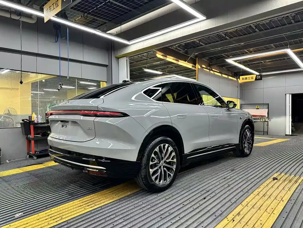 NIO EC6 — фото 9