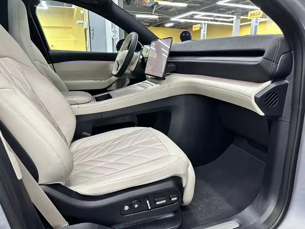 NIO EC6 — фото 10