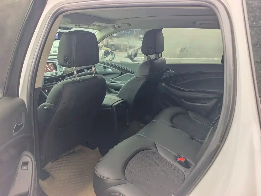 Buick Envision Plus — фото 5