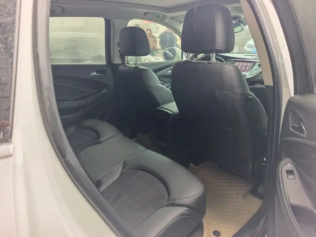 Buick Envision Plus — фото 8