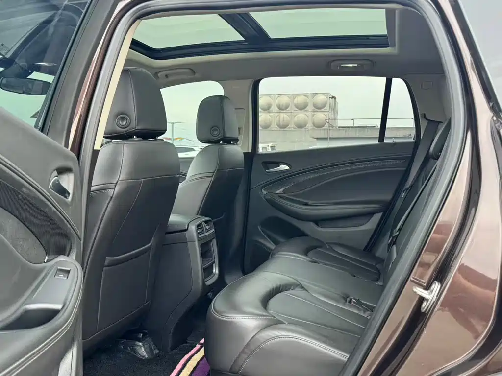 Buick Envision Plus — фото 5