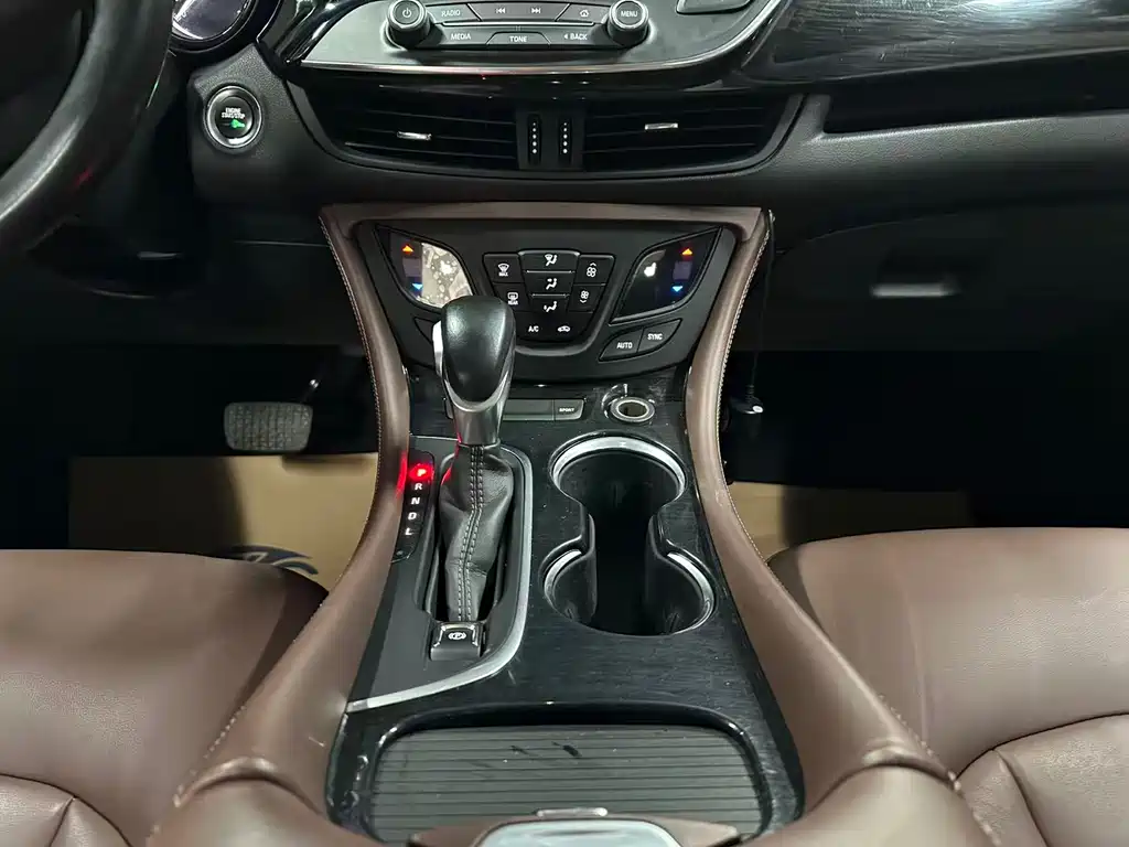 Buick Envision Plus — фото 13