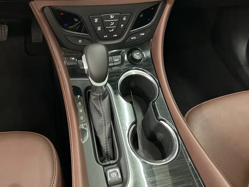 Buick Envision Plus — фото 11