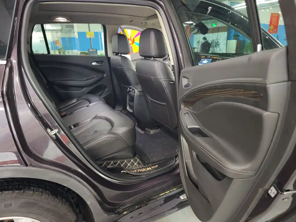 Buick Envision Plus — фото 13