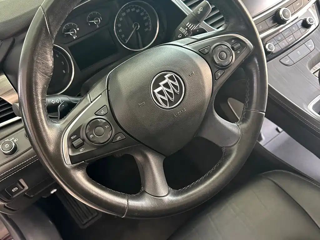 Buick LaCrosse — фото 11
