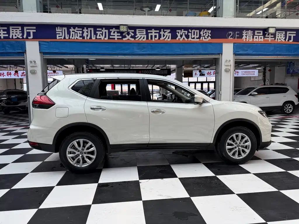 Nissan X-Trail — фото 4