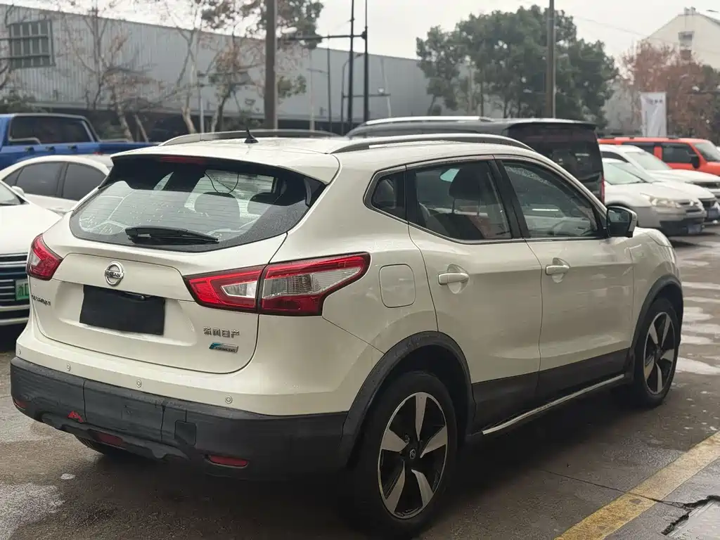 Nissan Qashqai — фото 9