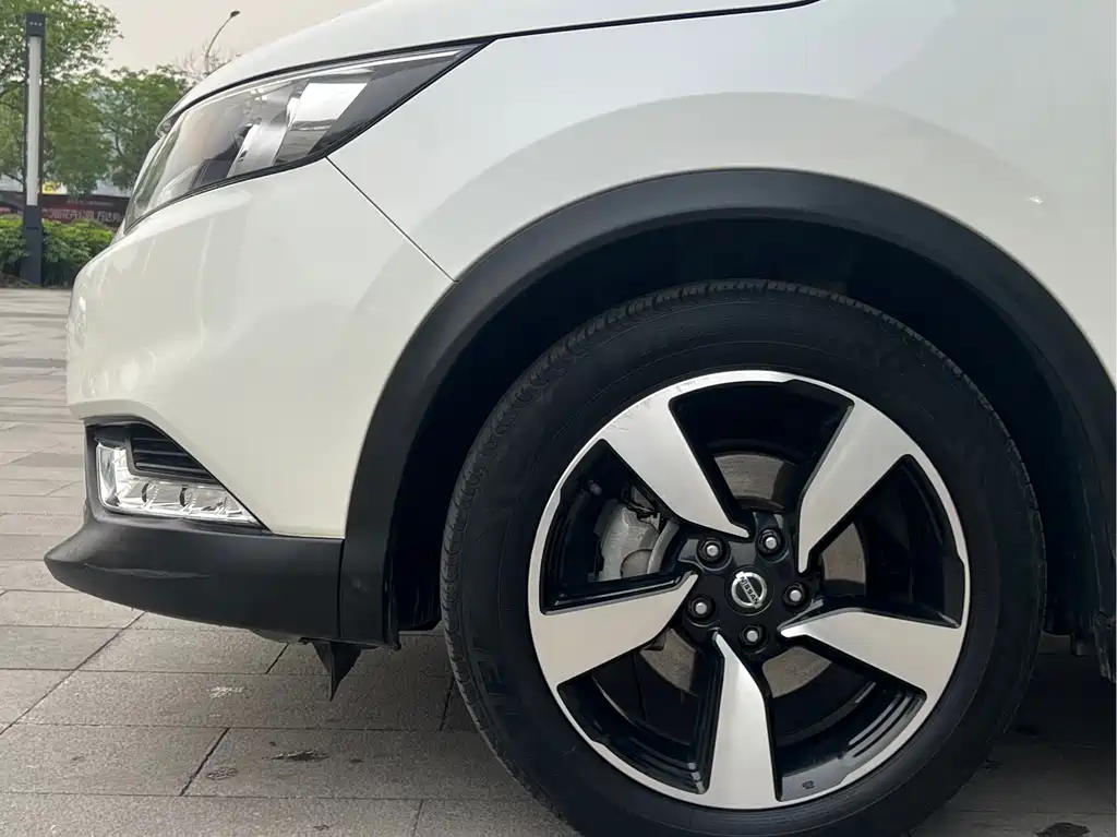 Nissan Qashqai — фото 11