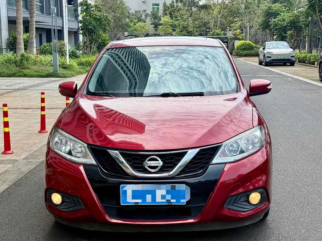 Nissan Tiida — фото 2