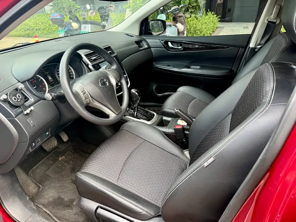 Nissan Tiida — фото 4