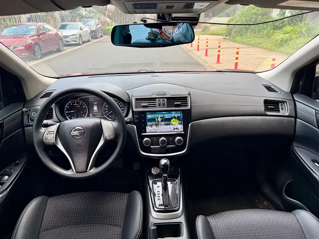 Nissan Tiida — фото 6