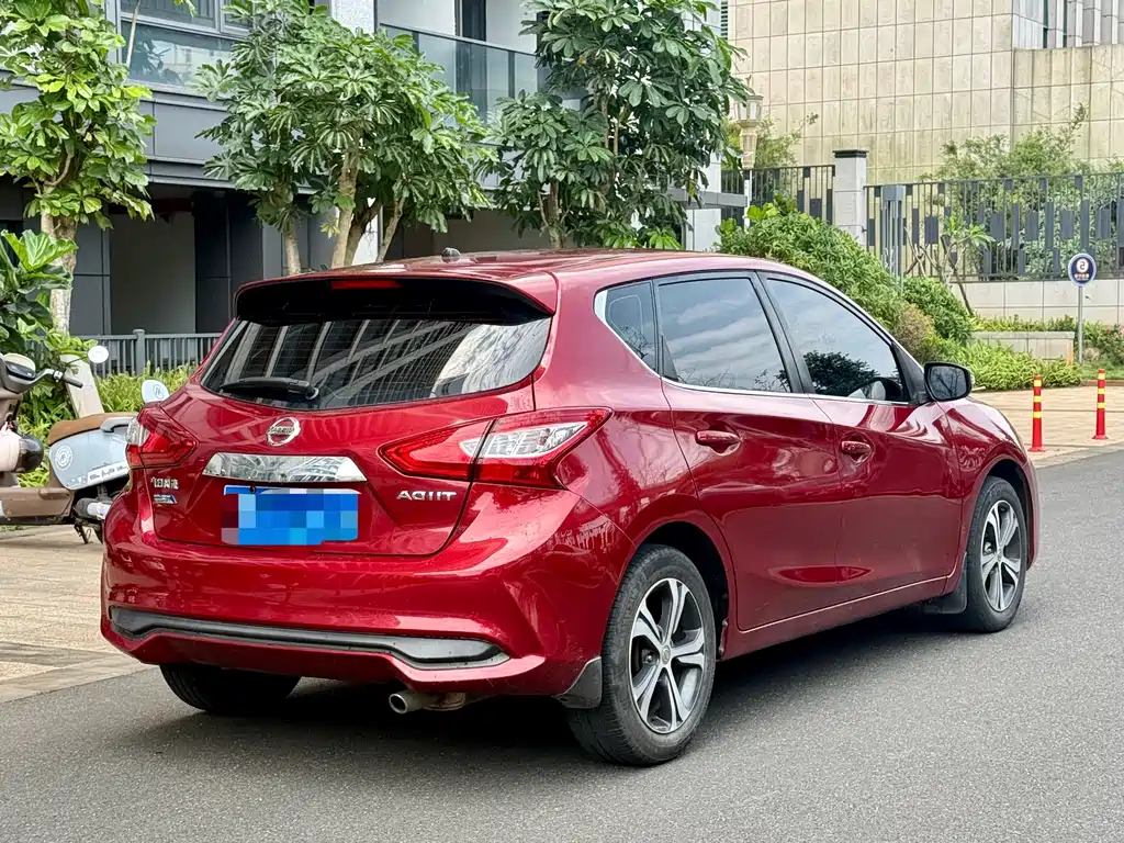 Nissan Tiida — фото 7