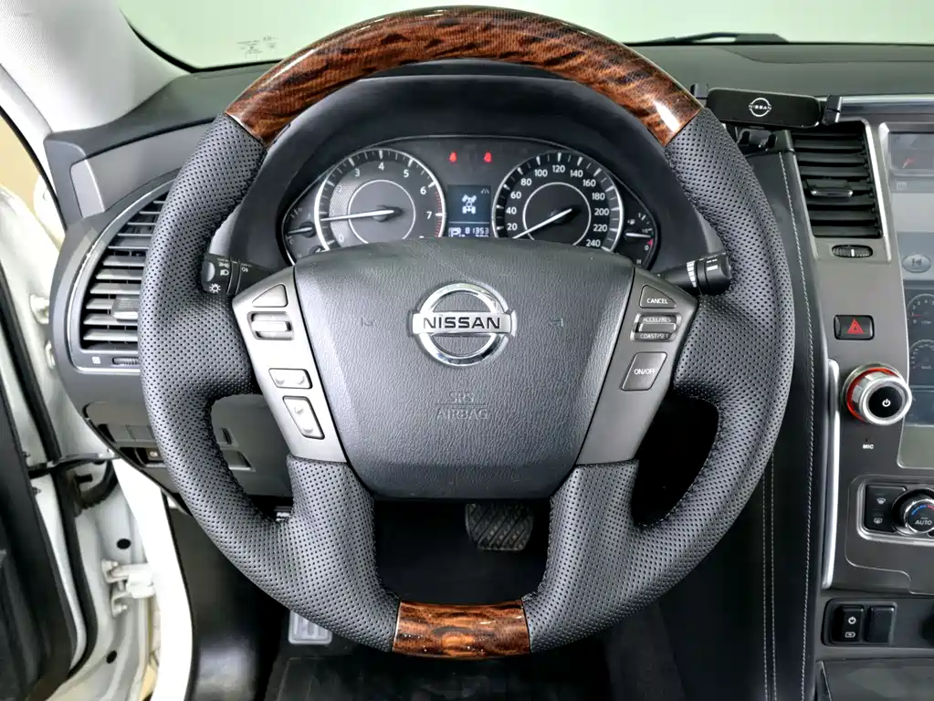 Nissan Patrol — фото 14