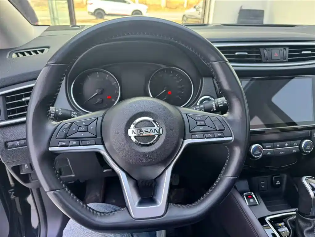 Nissan Qashqai — фото 10