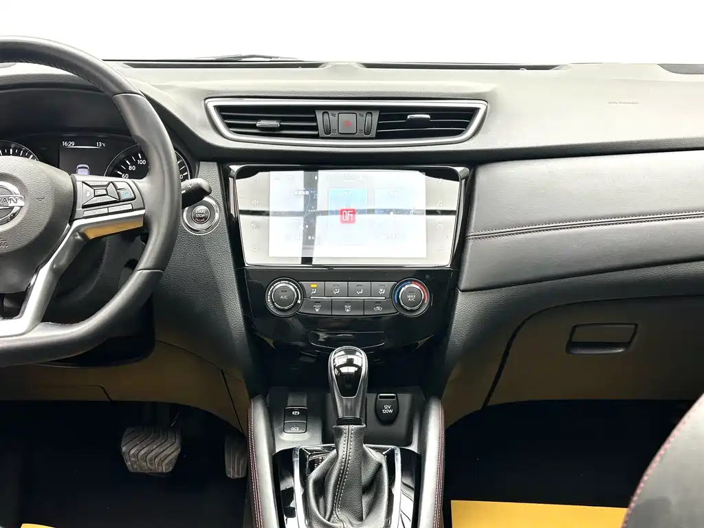 Nissan Qashqai — фото 10