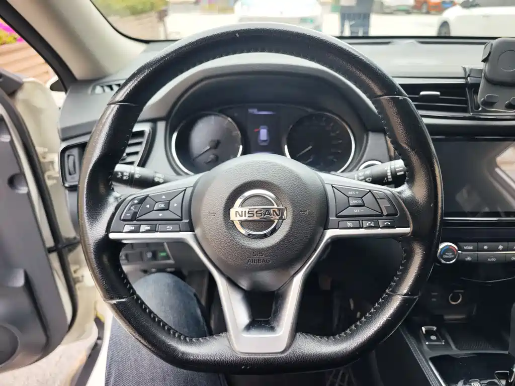 Nissan X-Trail — фото 10