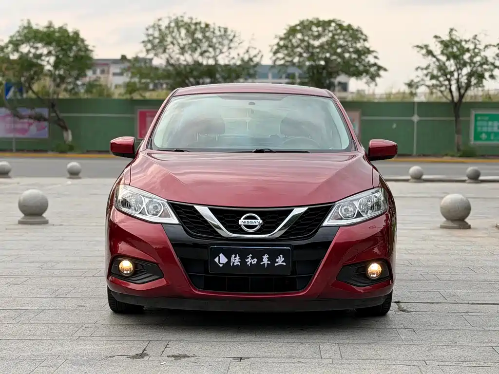 Nissan Tiida — фото 2