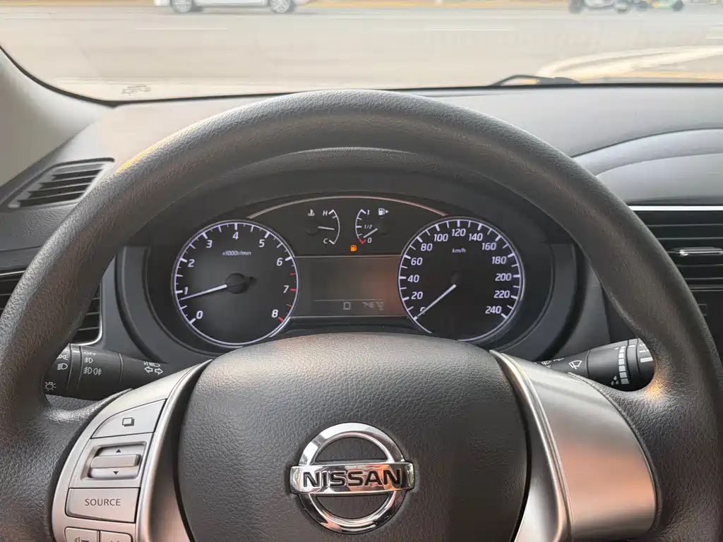 Nissan Tiida — фото 8