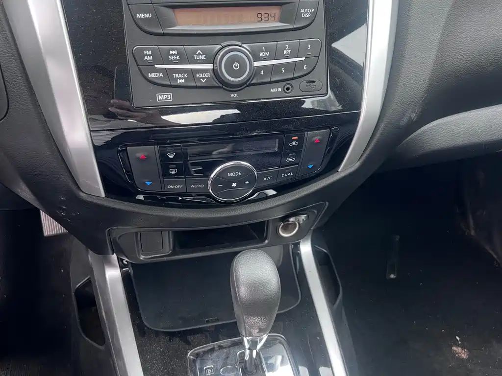 Nissan Navara — фото 13