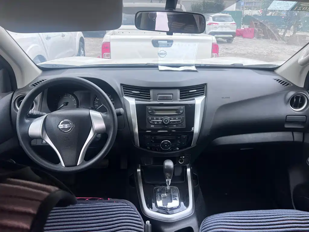 Nissan Navara — фото 15