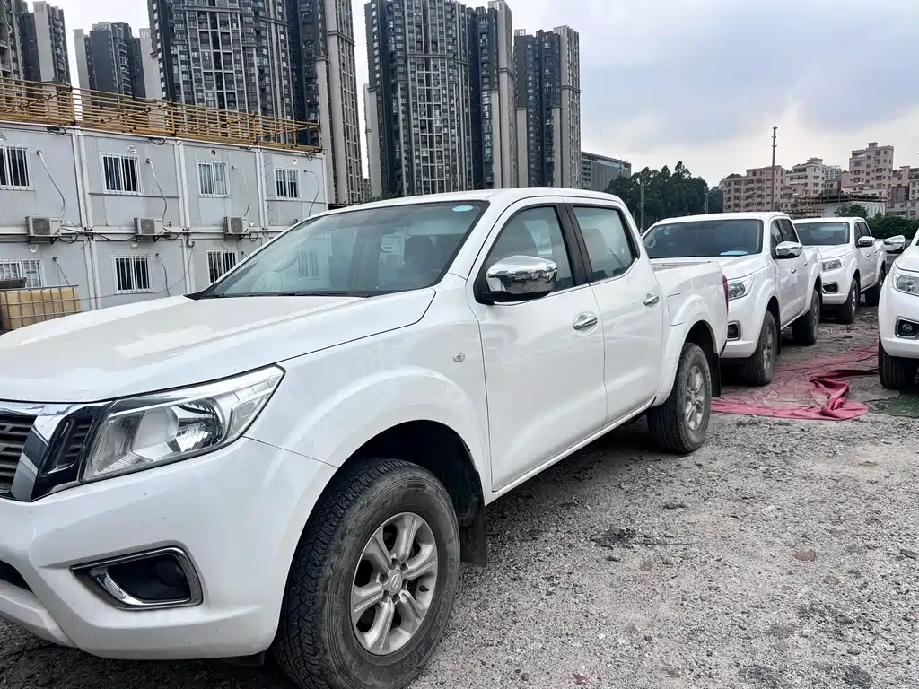 Nissan Navara — фото 9