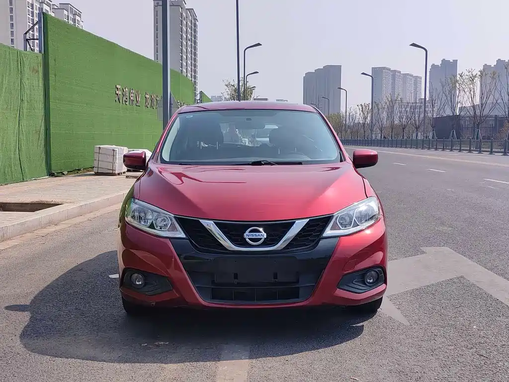 Nissan Tiida — фото 2