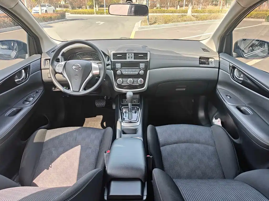 Nissan Tiida — фото 14