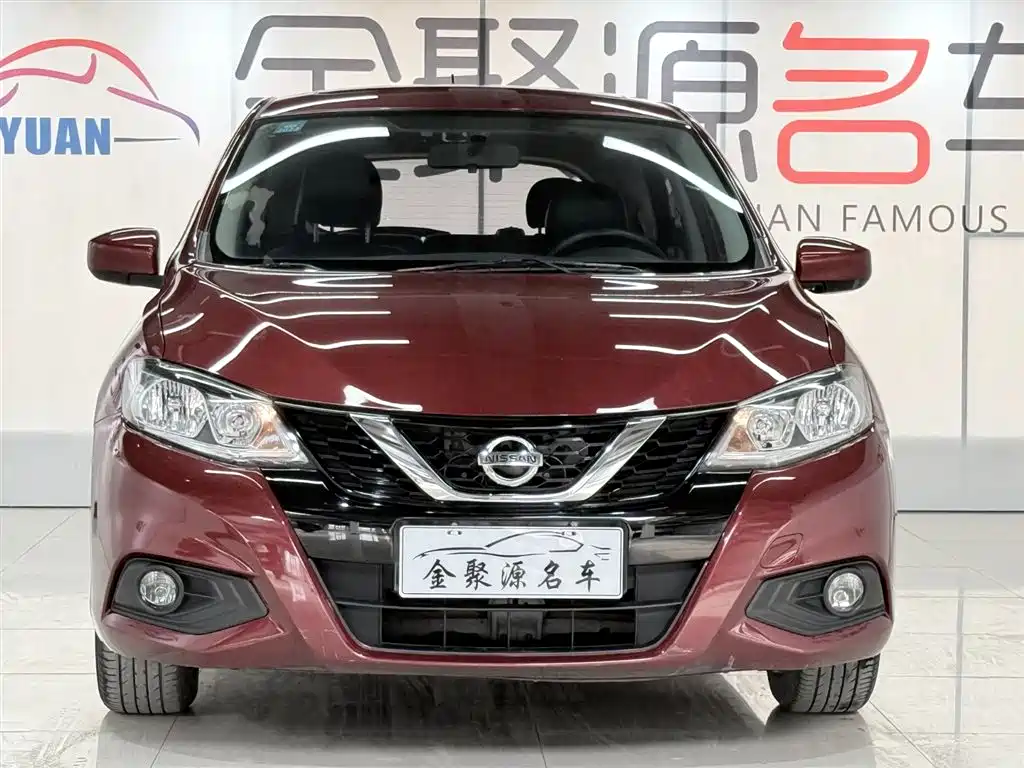 Nissan Tiida — фото 2
