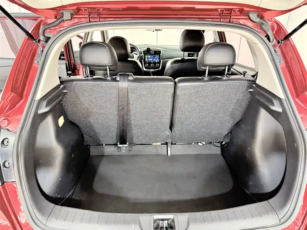 Nissan Tiida — фото 13
