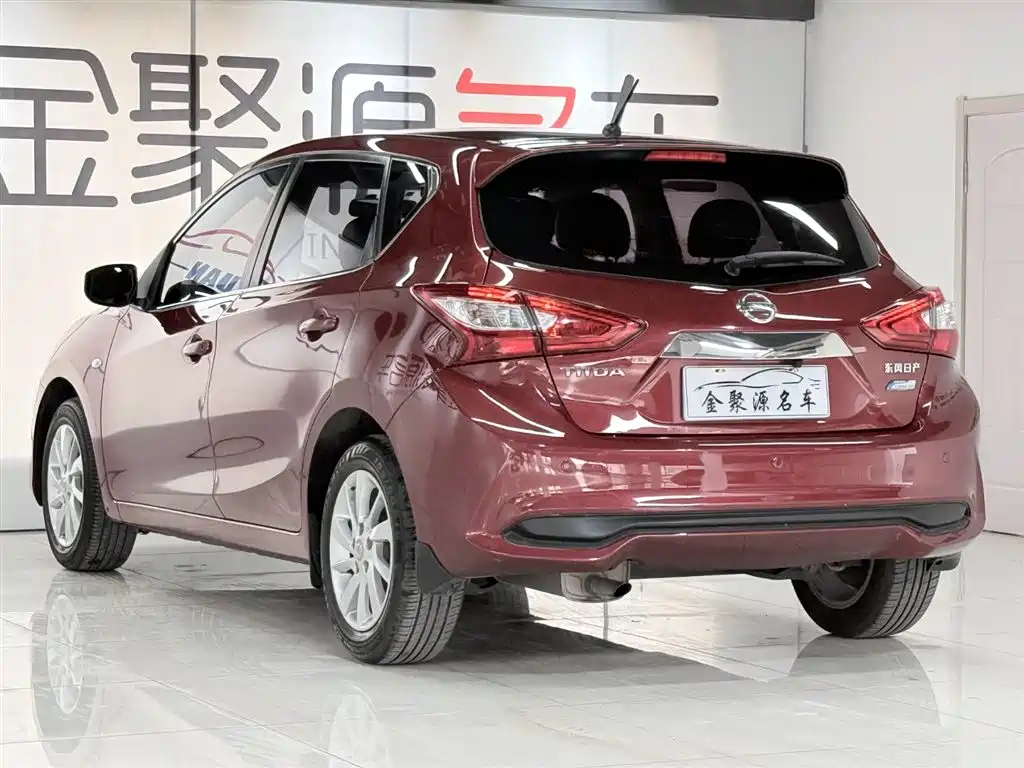 Nissan Tiida — фото 4