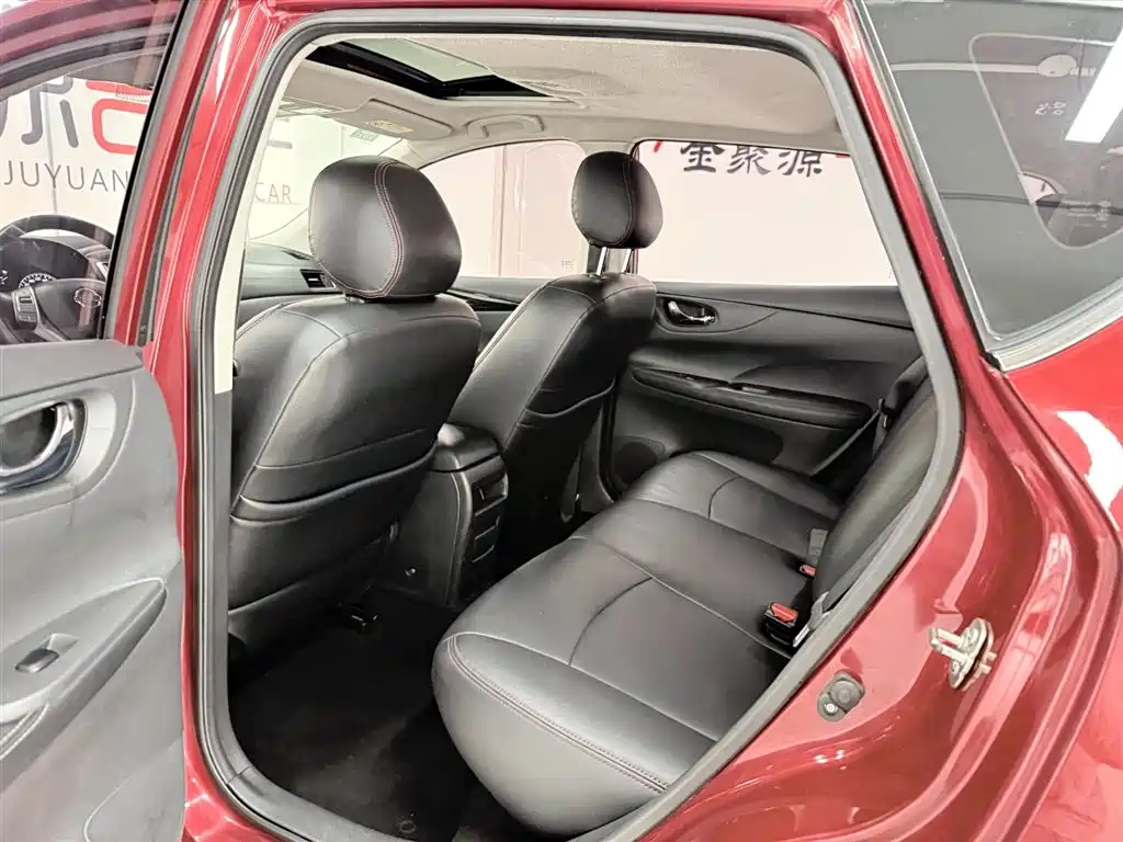 Nissan Tiida — фото 10