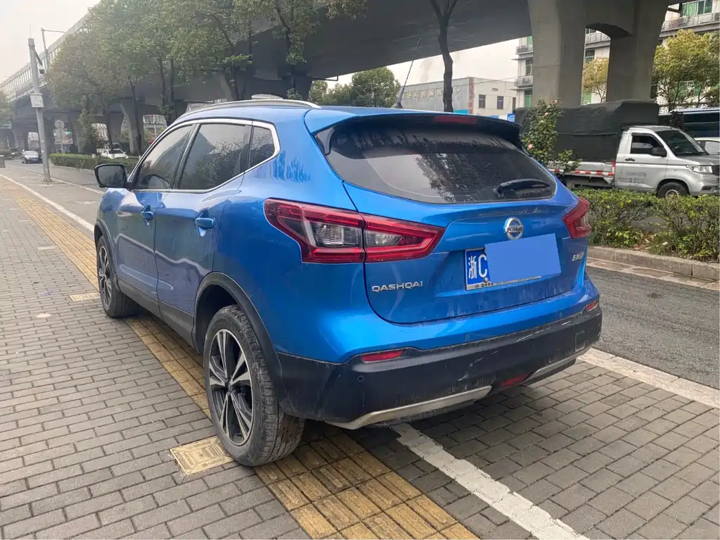 Nissan Qashqai — фото 7