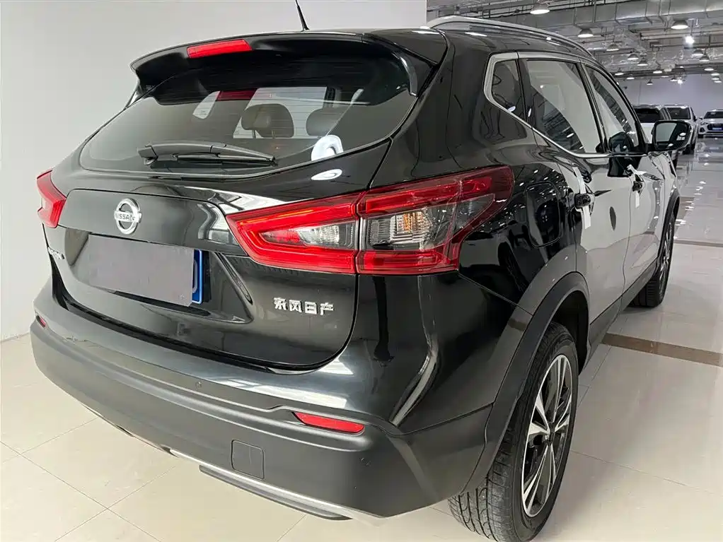 Nissan Qashqai — фото 4