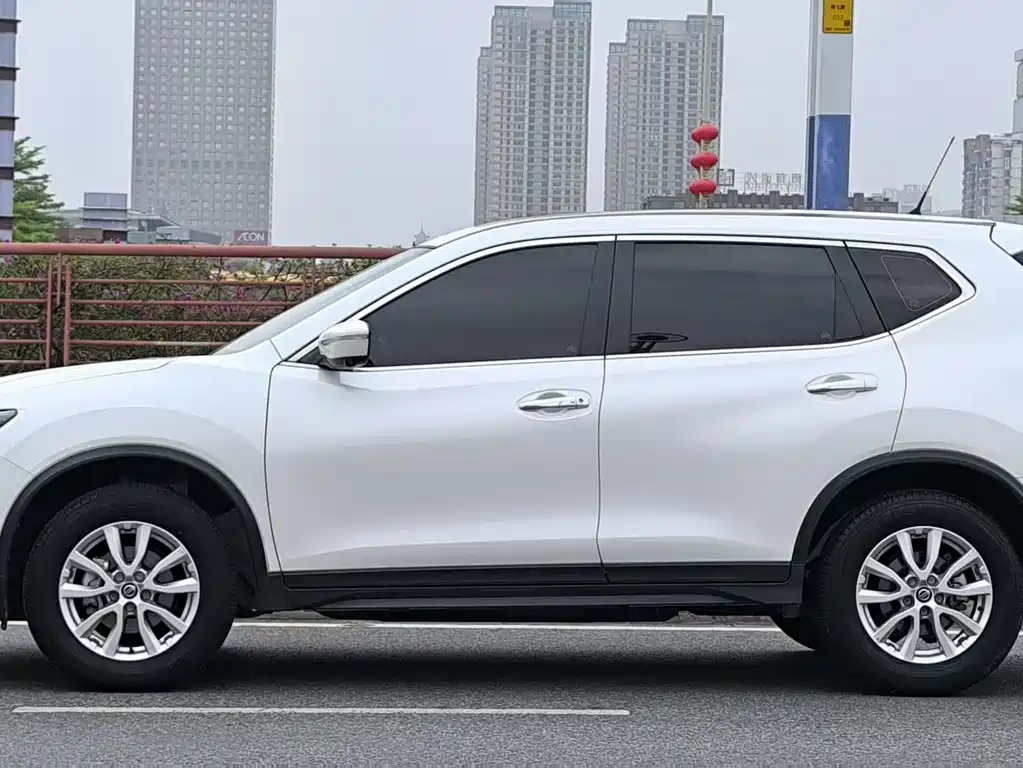 Nissan X-Trail — фото 7