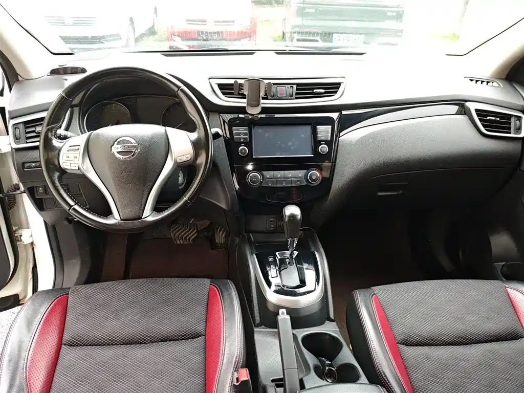 Nissan Qashqai — фото 10