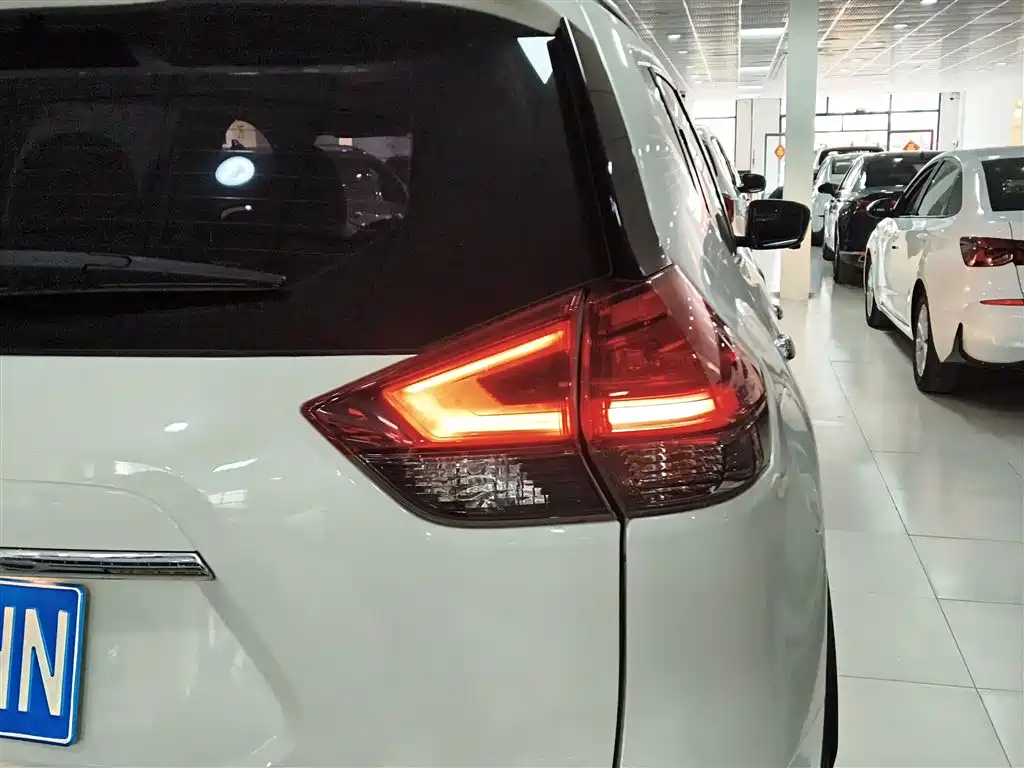 Nissan X-Trail — фото 24