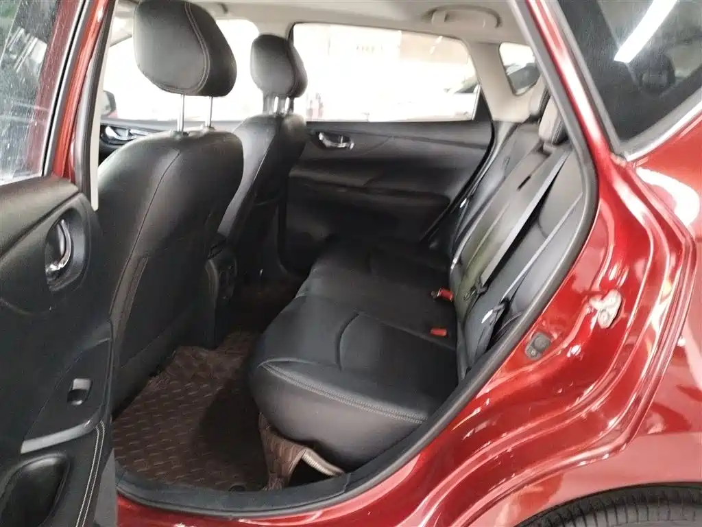 Nissan Tiida — фото 17