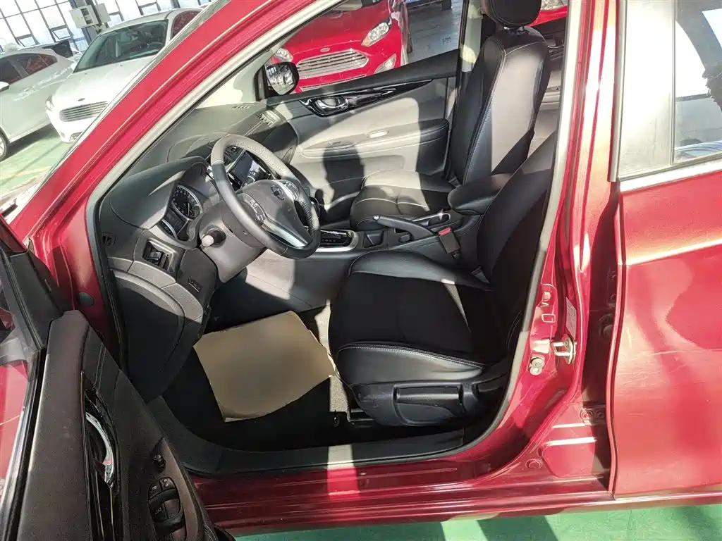 Nissan Tiida — фото 15