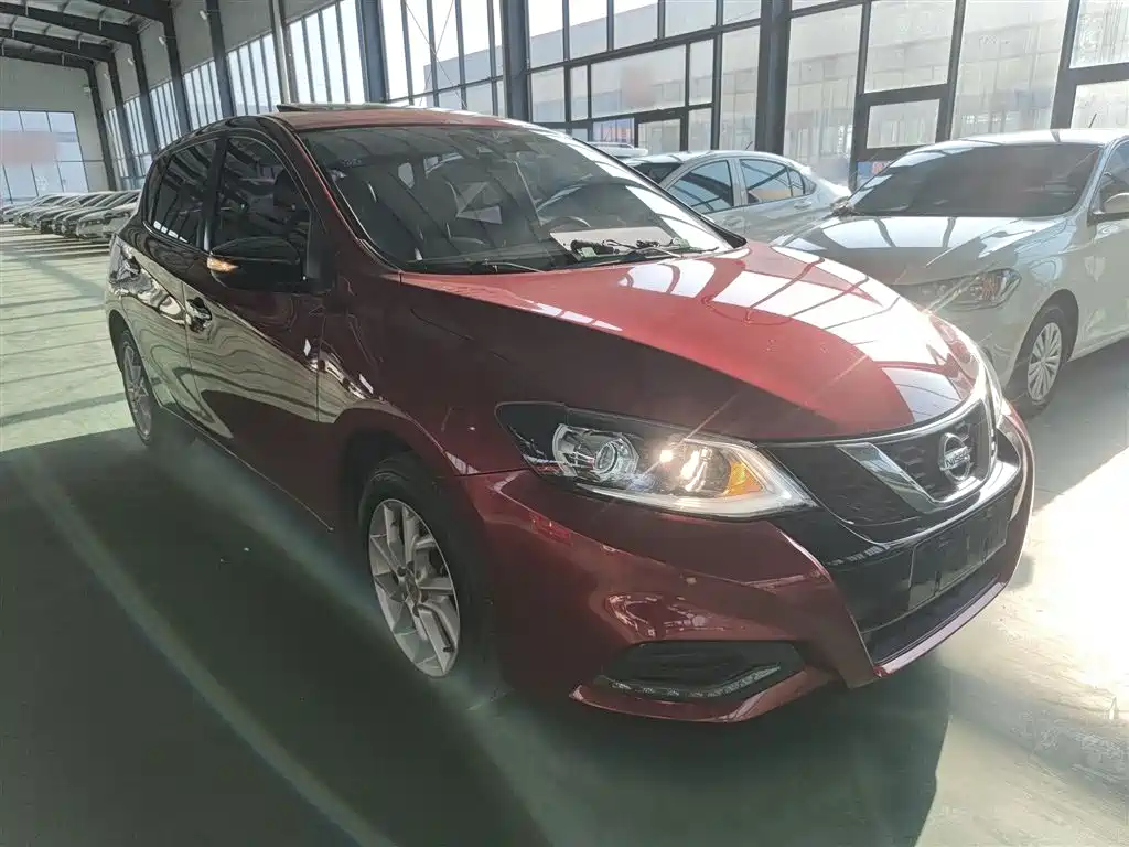 Nissan Tiida — фото 4