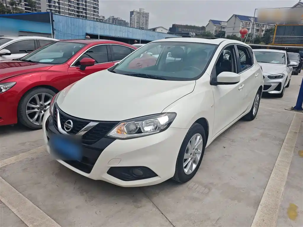 Nissan Tiida — фото 2