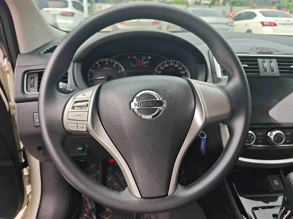 Nissan Tiida — фото 11