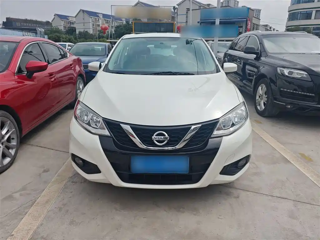 Nissan Tiida — фото 3