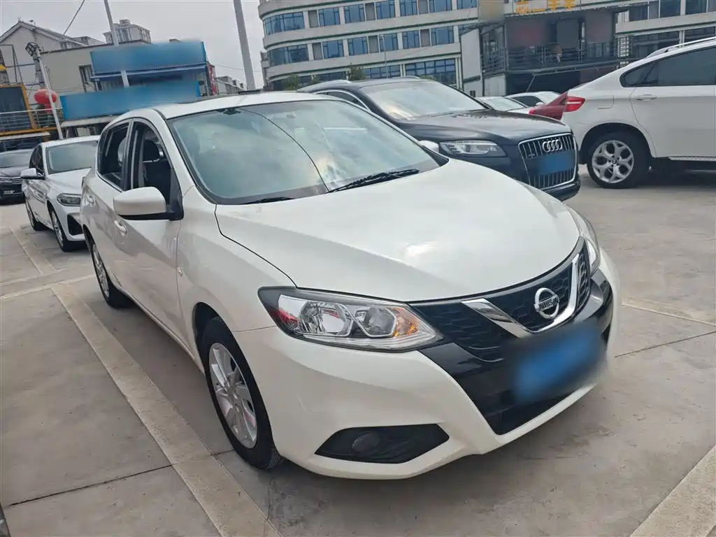 Nissan Tiida — фото 4