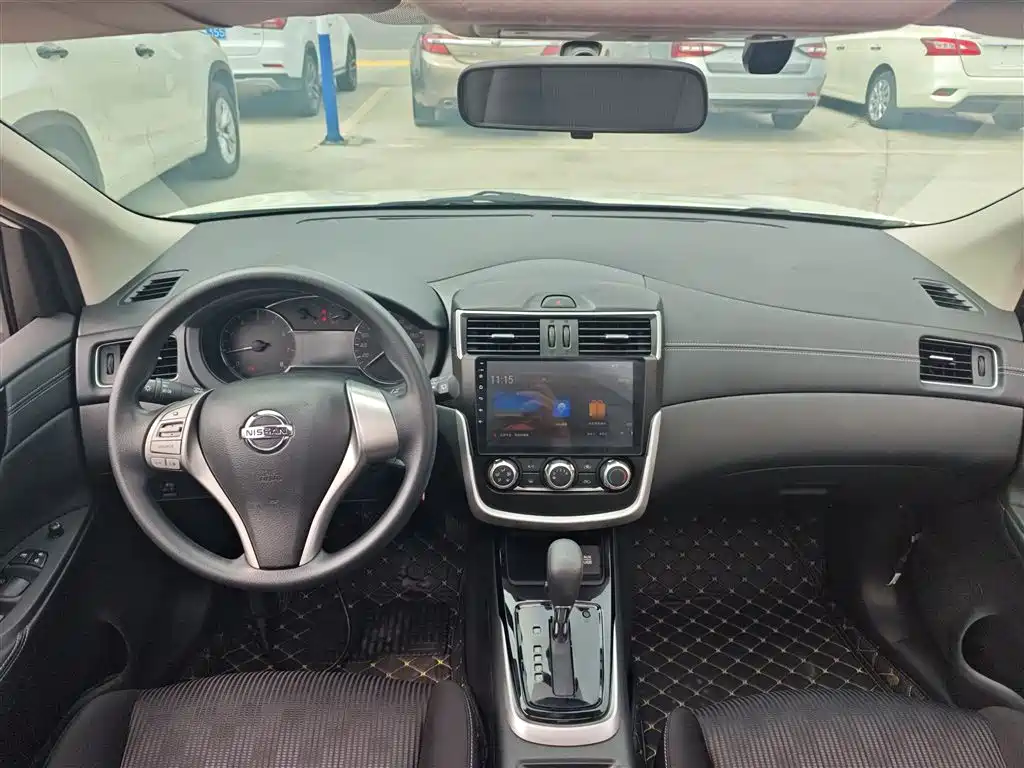 Nissan Tiida — фото 10